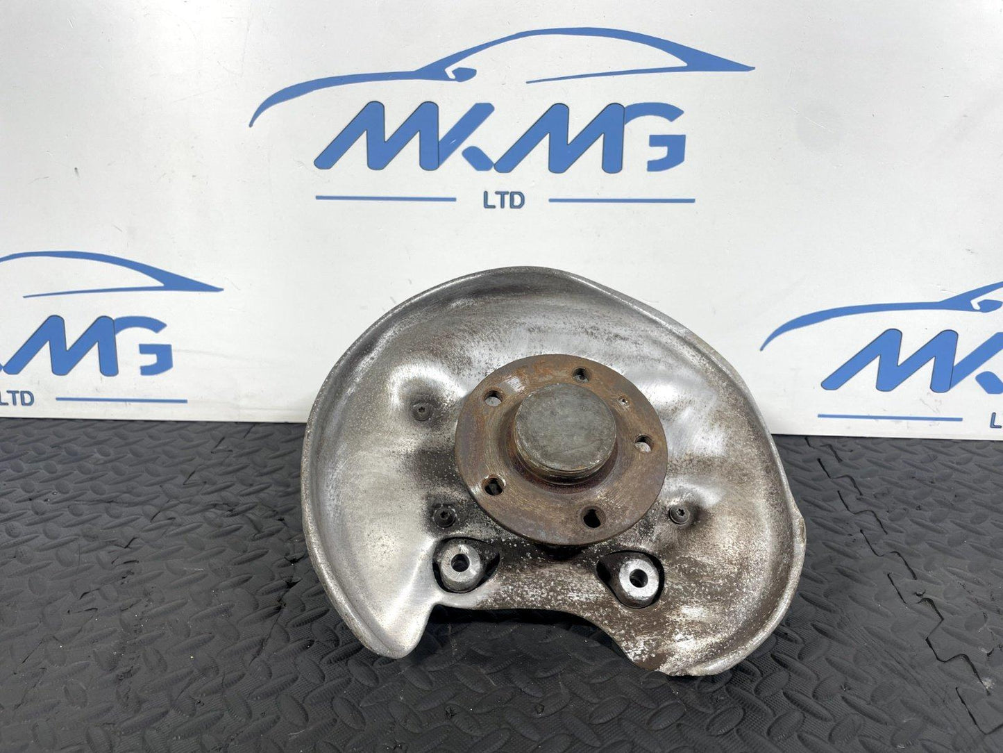 16-19 AUDI A4 B9 S-LINE GENUINE REAR LEFT N/S WHEEL HUB & BEARING 8W0505459 E