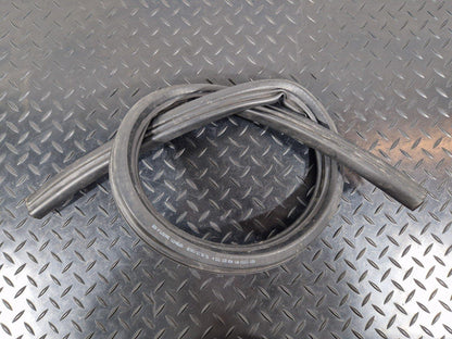 10-18 AUDI A7 4G S-LINE GENUINE ENGINE BAY BONNET RUBBER WEATHER SEAL 4G8823723A