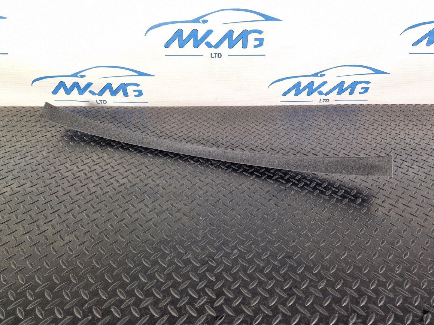 10-15 AUDI Q7 4L GENUINE OEM TAILGATE CENTRE COVER TRIM 4L0867606