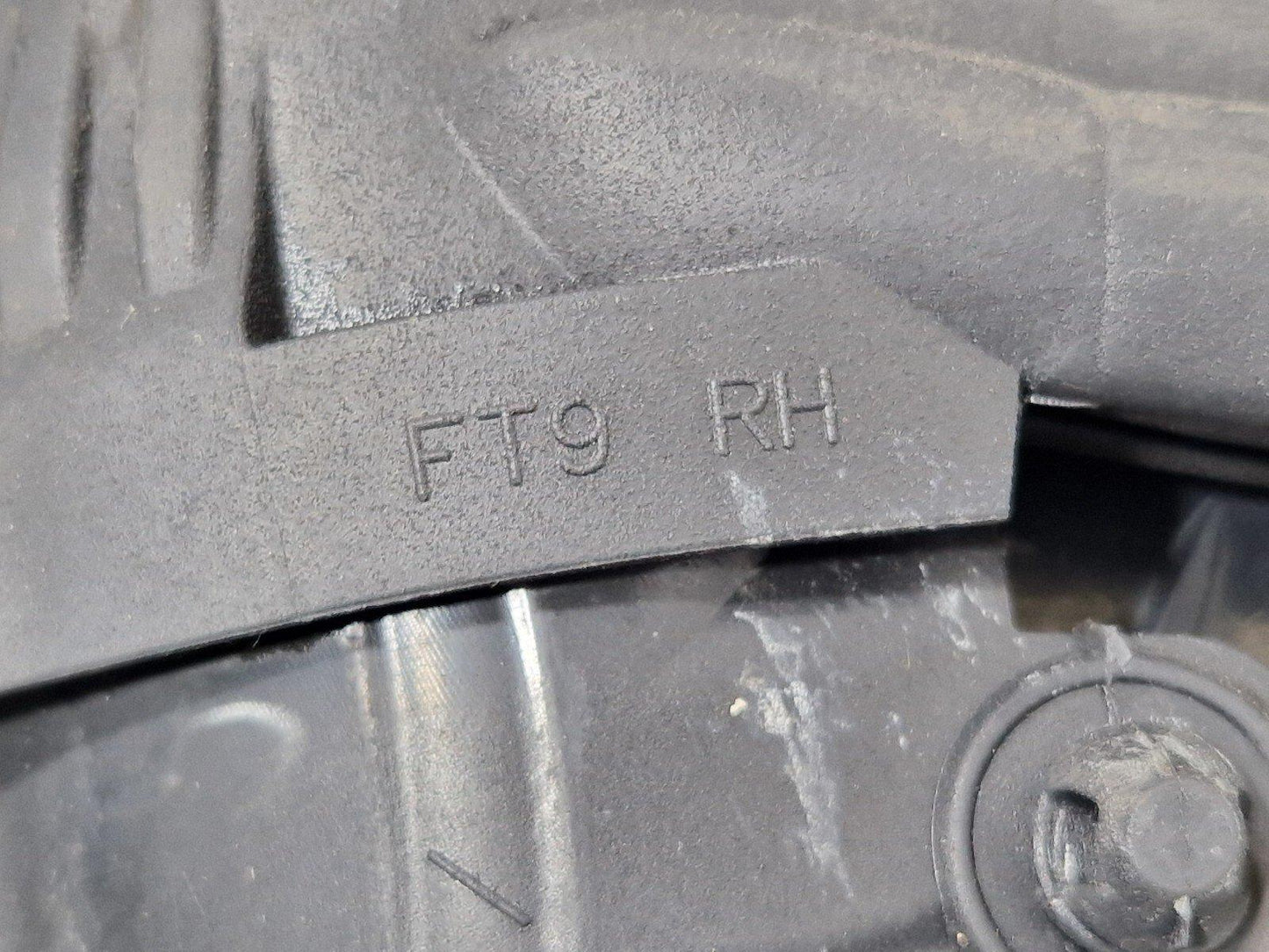 16-23 AUDI A5 F5 SPORTBACK FRONT RIGHT DOOR WINDOW APERTURE INNER SEAL 8W8837480