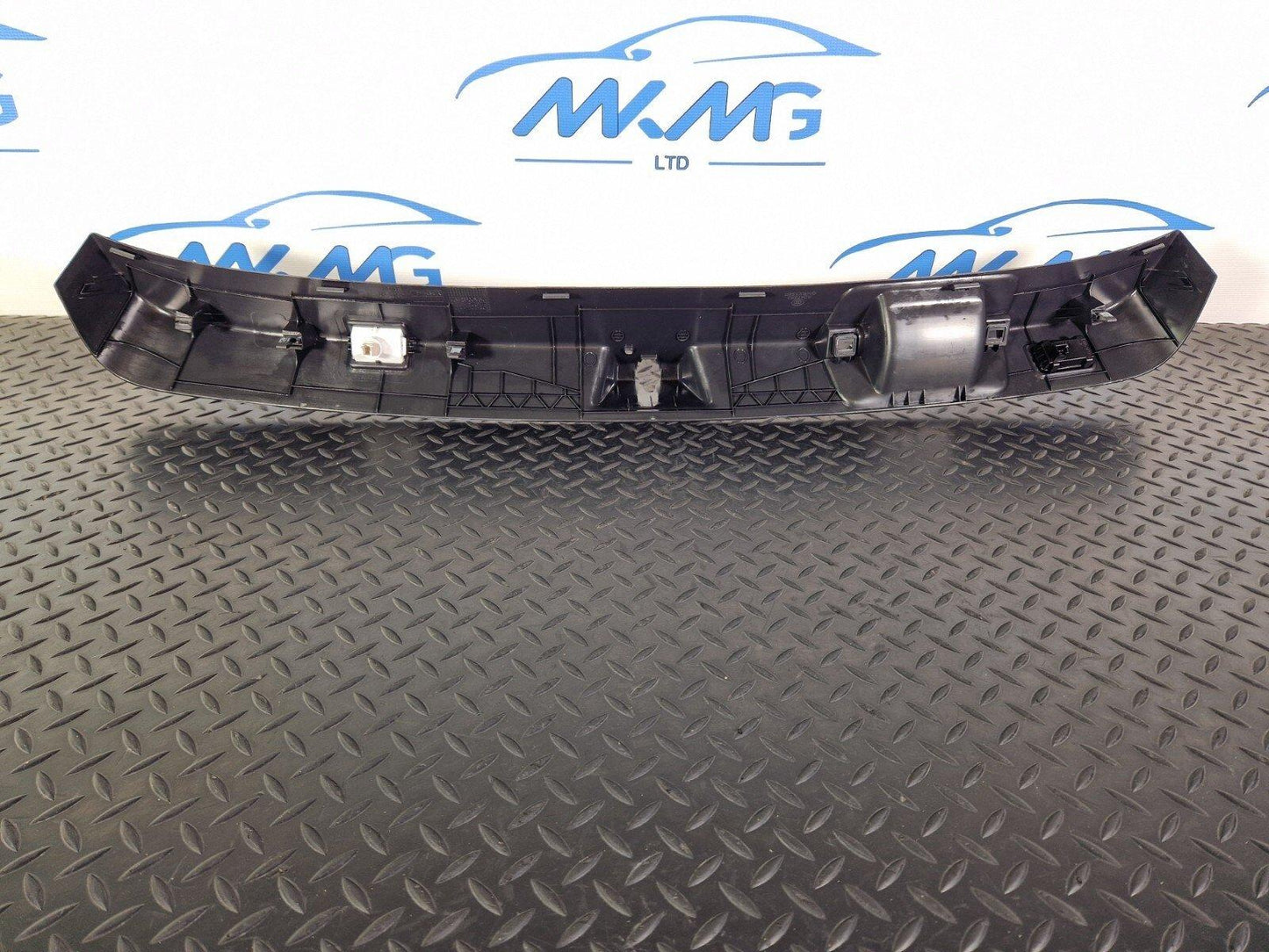 14-19 MERCEDES BENZ GLA X156 OEM TAILGATE TRUNK LOCK SURROUND COVER A1567400272