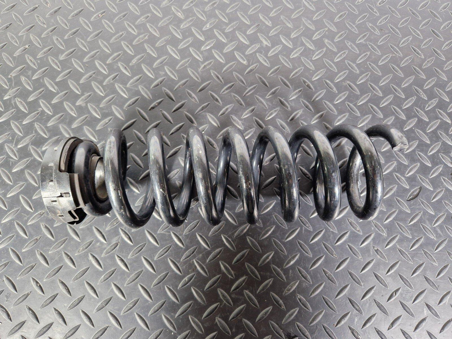 14-21 MERCEDES BENZ C220d W205 REAR SPRING COIL LEFT & RIGHT A2053280337