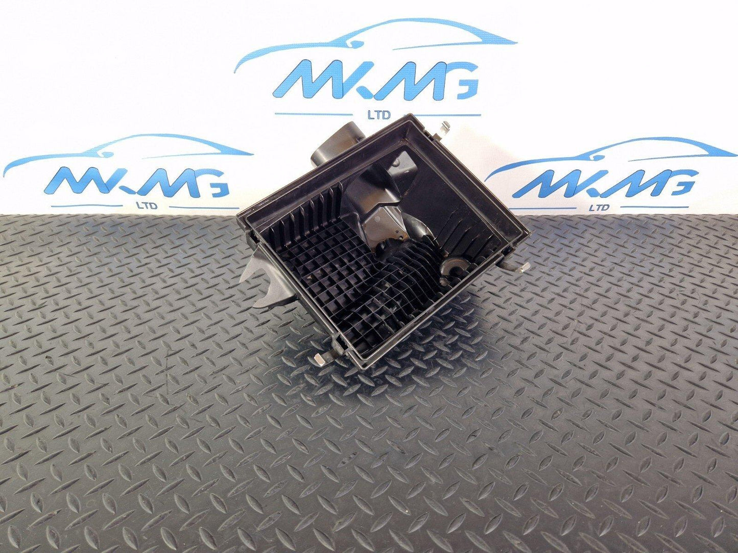 14-16 BMW 2 SERIES F22 GENUINE ENGINE AIR FILTER BOX 7602642