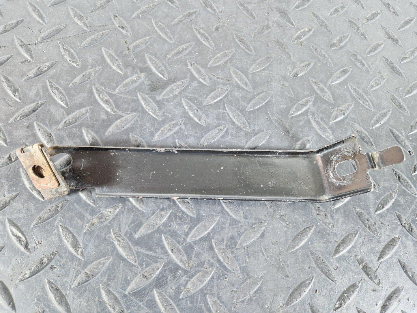 11-19 MERCEDES BENZ ML W166 OEM FRONT RADIATOR SUPPORT BRACKET LHS 1666260100