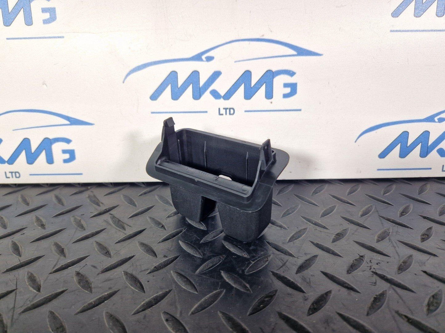 16-19 AUDI A4 B9 GENUINE OEM BOOT TAILGATE LOCK TRIM COVER 8W5827520