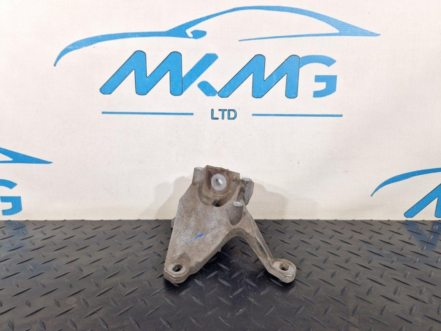 10-17 AUDI A8 4H LEFT N/S TRANSMISSION GEARBOX SUPPORT MOUNT BRACKET 4H0399113E