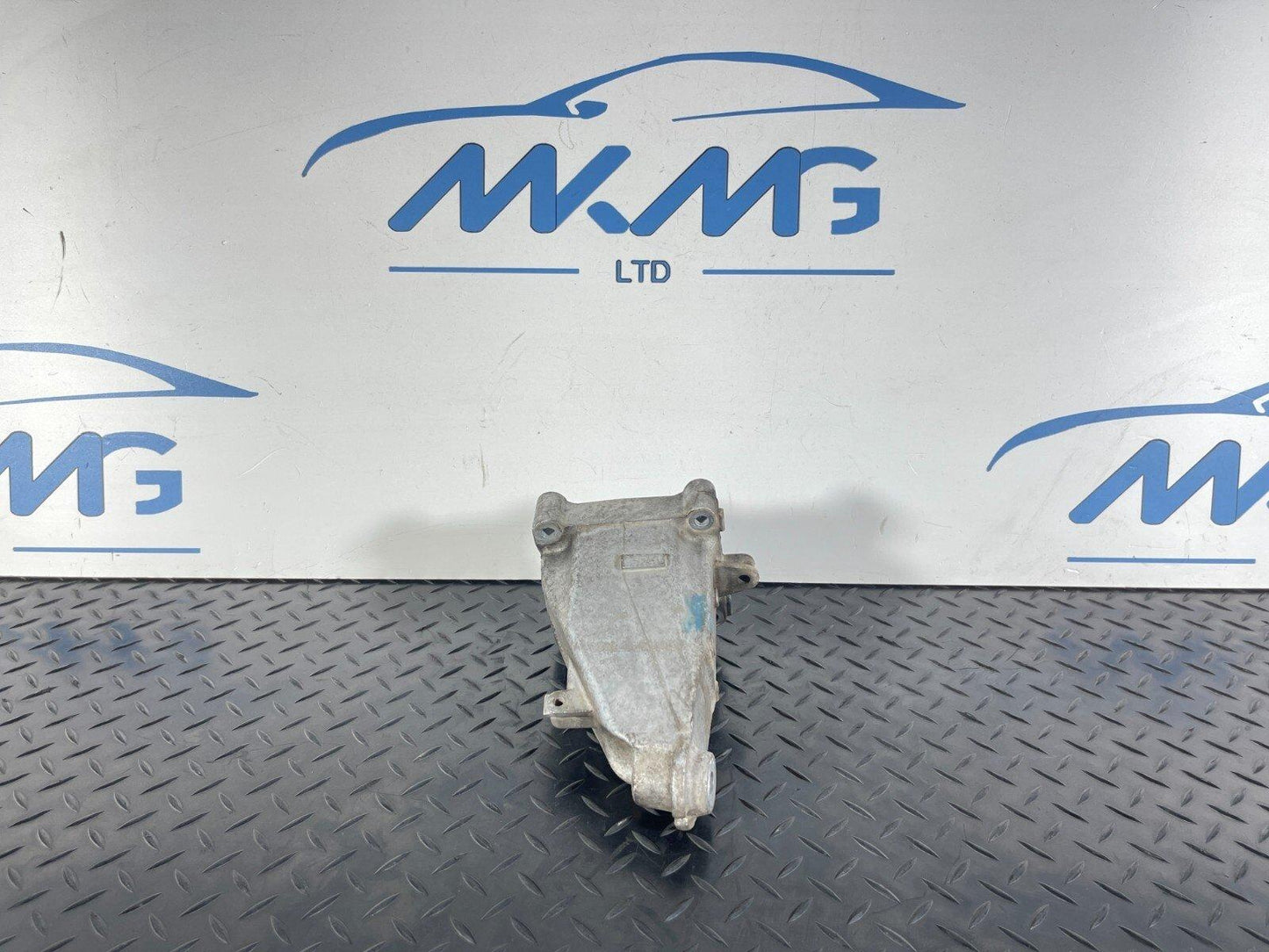 14-21 MERCEDES BENZ C350e W205 GENUINE ENGINE MOUNT RIGHT A2742234304