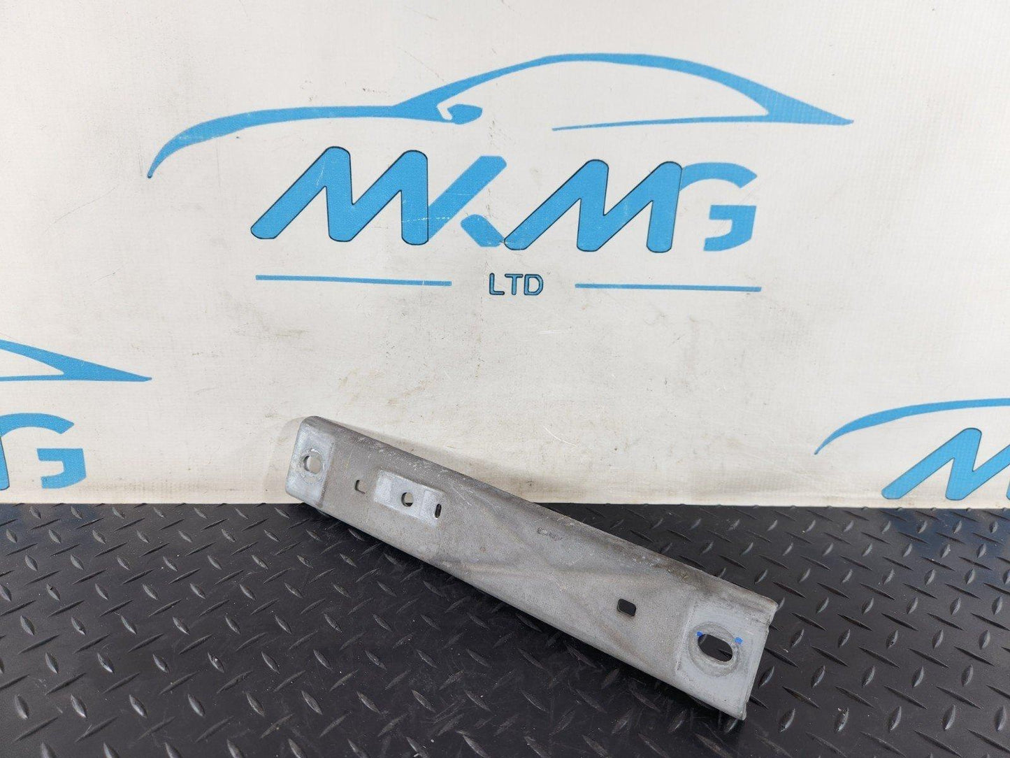 19-ON MERCEDES BENZ B CLASS W247 GENUINE EXHAUST HOLDER BRACKET A2474921400