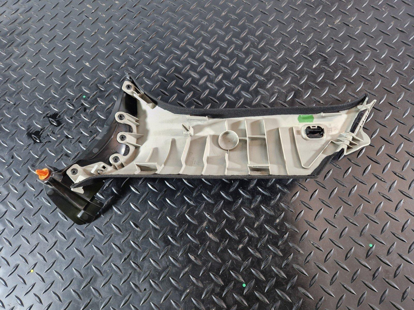 16-22 MERCEDES BENZ X253 DRIVER SIDE REAR C-PILLAR TRIM COVER A2536906901