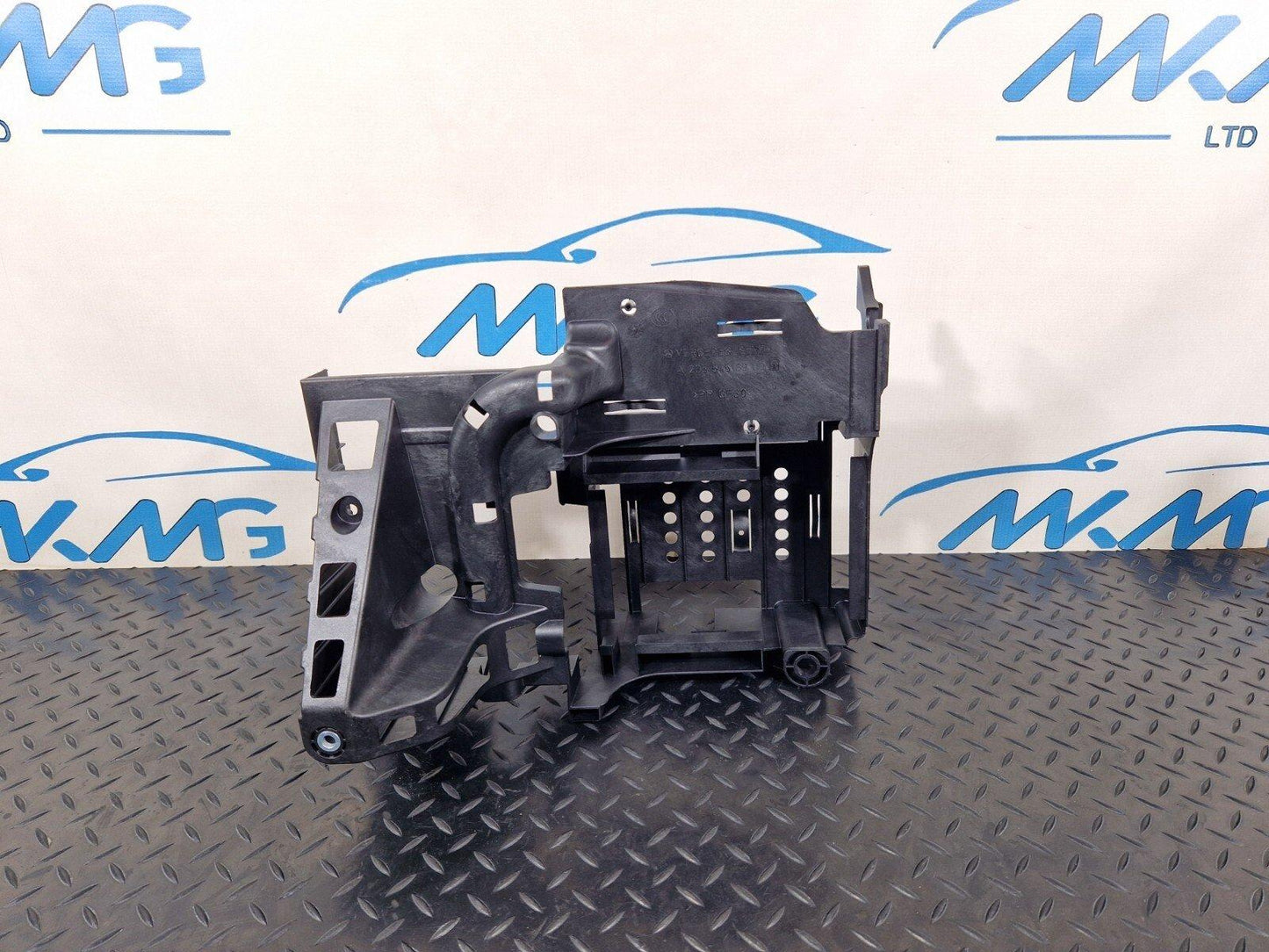 14-21 MERCEDES BENZ C200 W205 CD CHANGER ECU HOLDER  BRACKET A2055458900