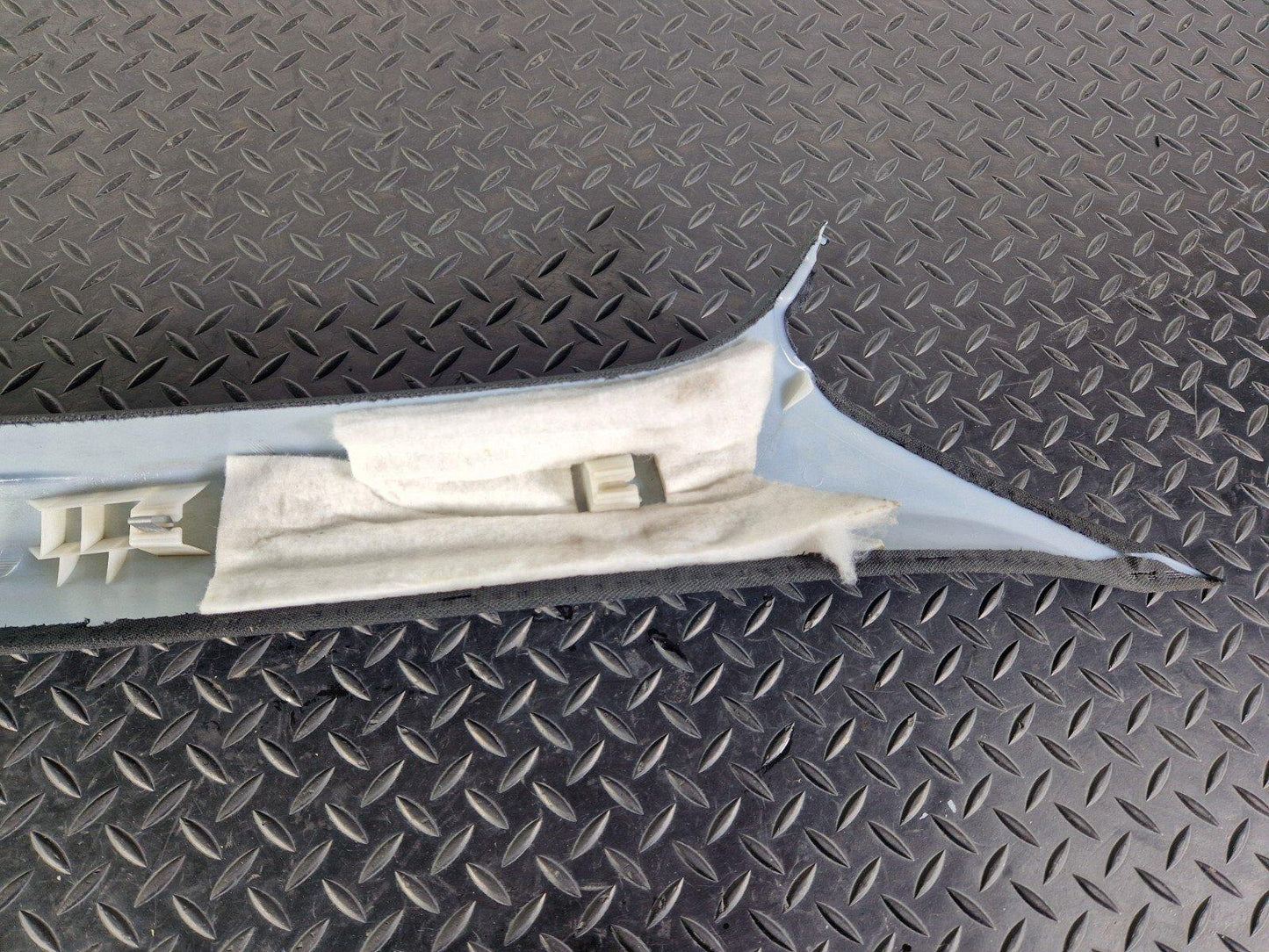 10-15 AUDI Q7 4L GENUINE OEM LEFT PASSENGER SIDE FRONT A PILLAR TRIM 4L0867233