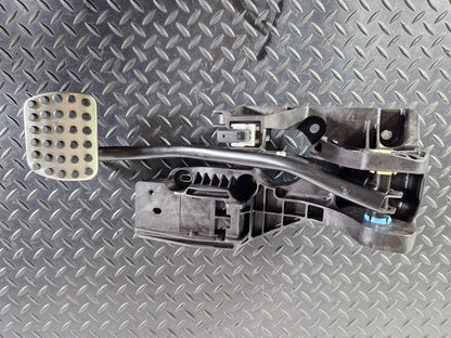18-ON MERCEDES BENZ A CLASS W177 AUTOMATIC BRAKE PEDAL ASSEMBLY UNIT A2472902600