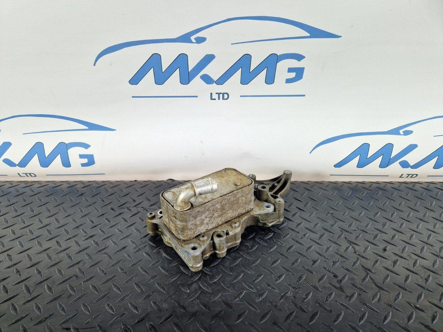 18-ON MERCEDES BENZ SPRINTER W907 GENUINE ENGINE OIL COOLER RADIATOR A6511801165
