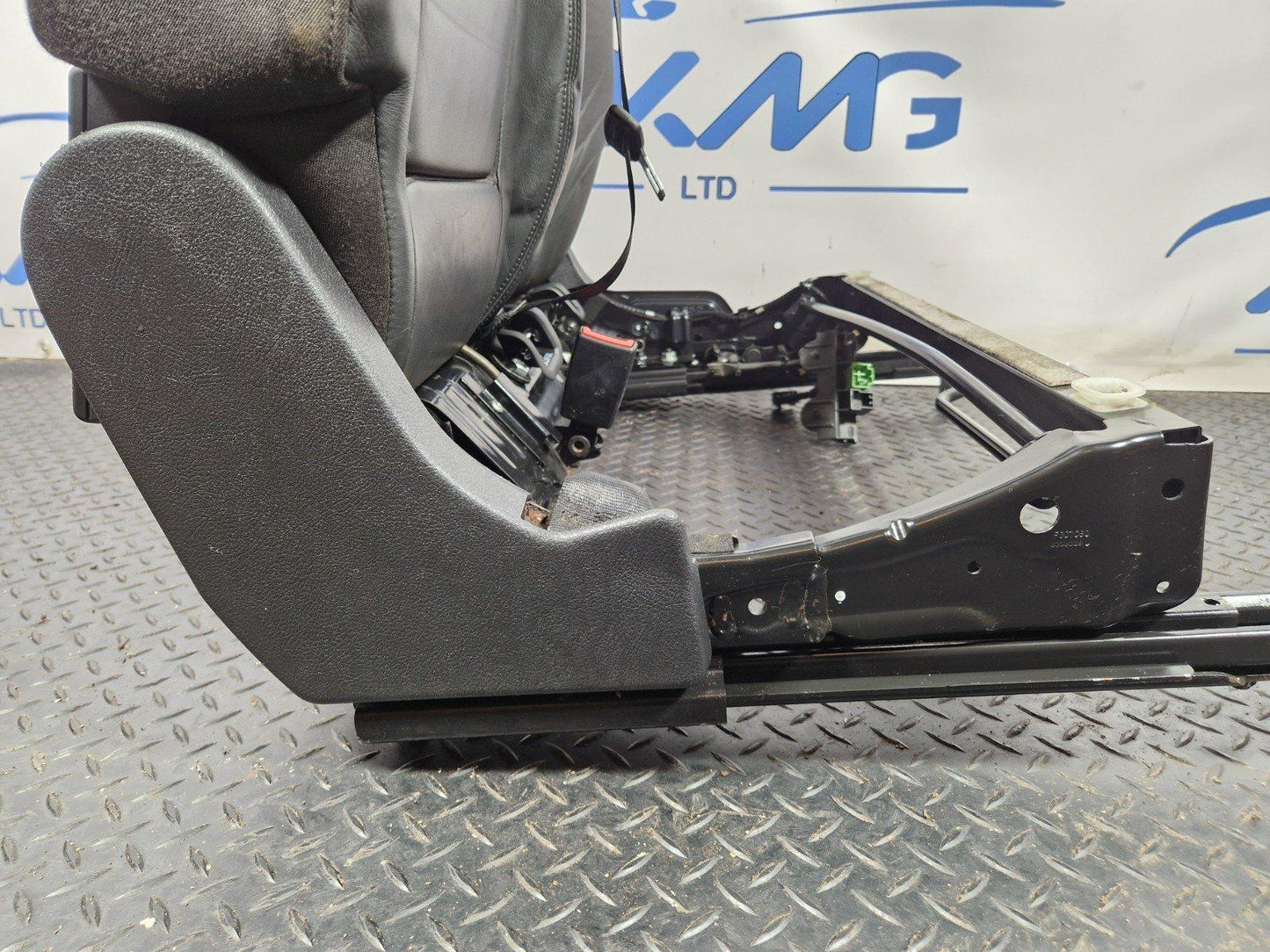 10-15 AUDI Q7 4L GENUINE REAR LEFT N/S 2ND ROW DOUBLE SEAT