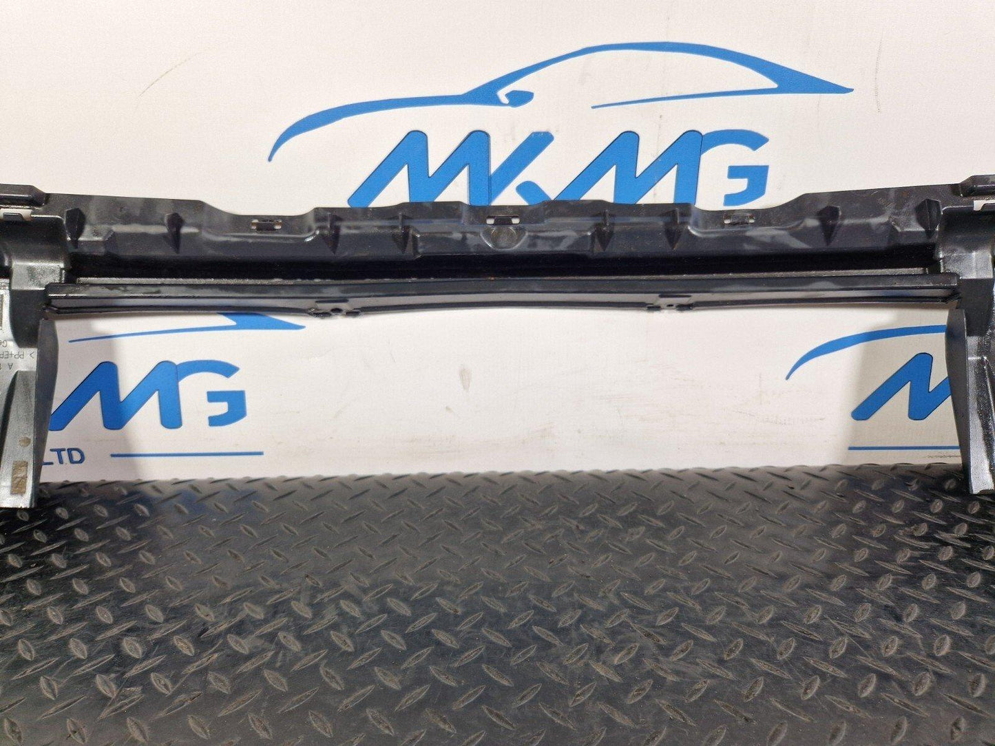 14-20 MERCEDES BENZ GLA X156  FRONT BUMPER CENTRE COVER SHROUD A1568854422