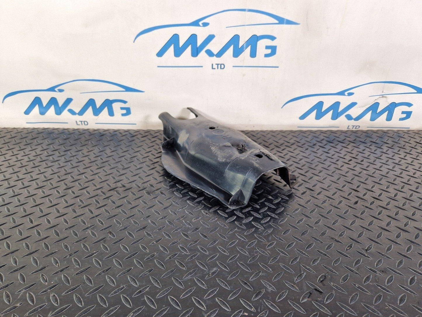 14-21 MERCEDES BENZ C200 W205 REAR RIGHT CONTROL ARM COVER A2053523000