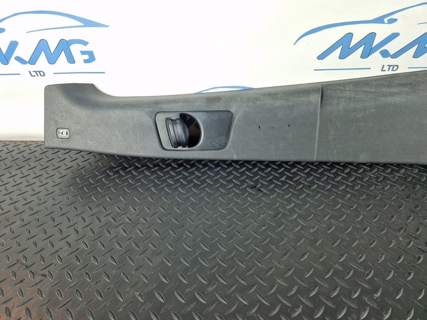 18-ON MERCEDES BENZ SPRINTER W907 LEFT SIDE B PILLAR TRIM COVER A9076903200
