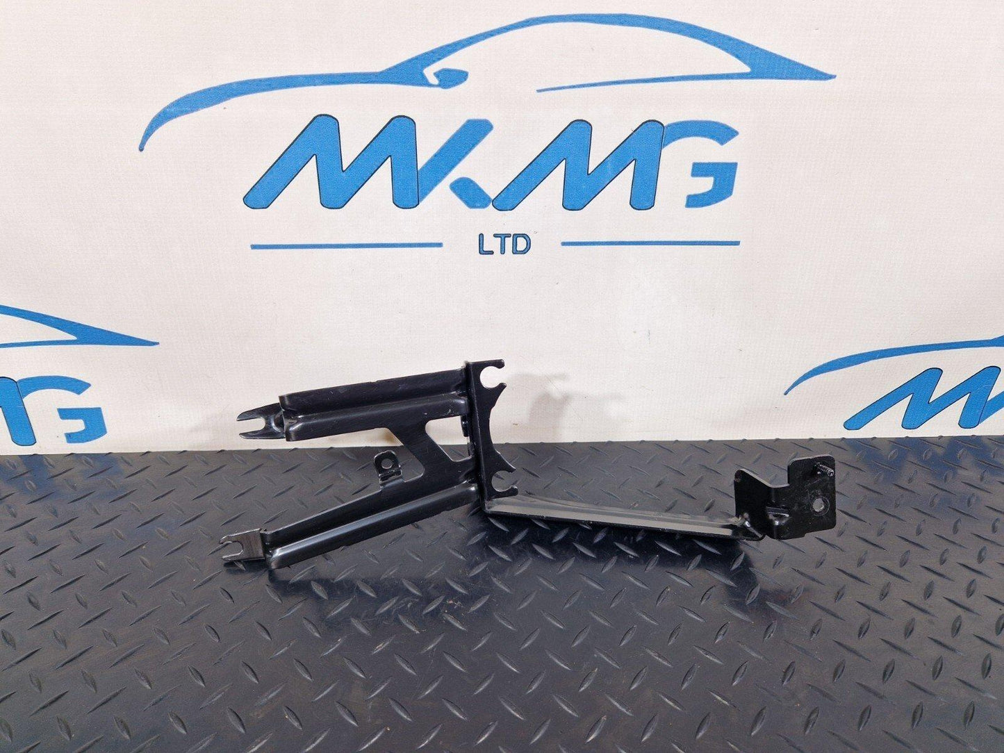 19-ON MERCEDES BENZ B CLASS W247 ABS PUMP MOUNT BRACKET SUPPORT A1774303400