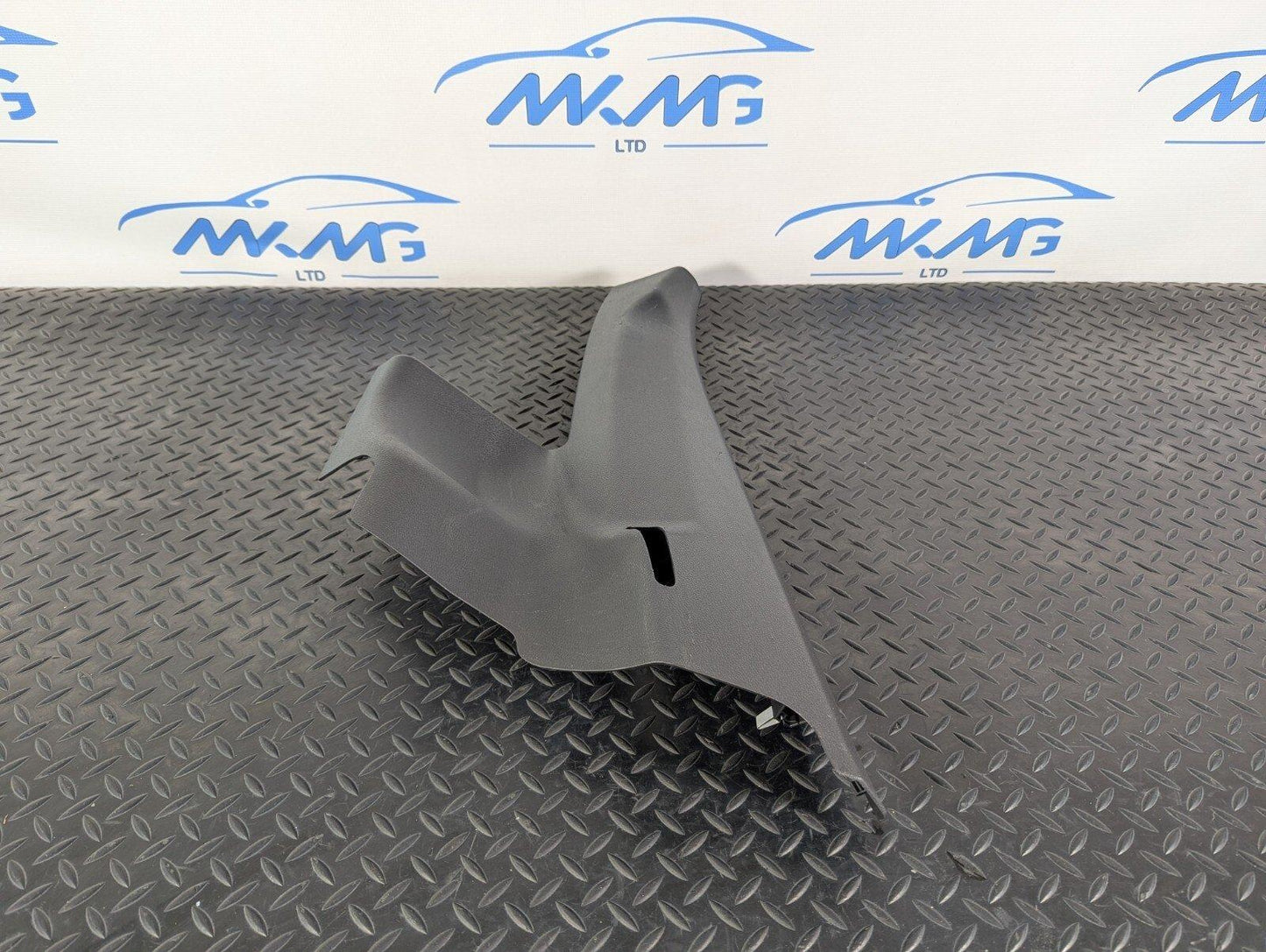 10-15 AUDI Q7 4L OEM NSR PASSENGER SIDE REAR LOWER C PILLAR TRIM 4L0867767