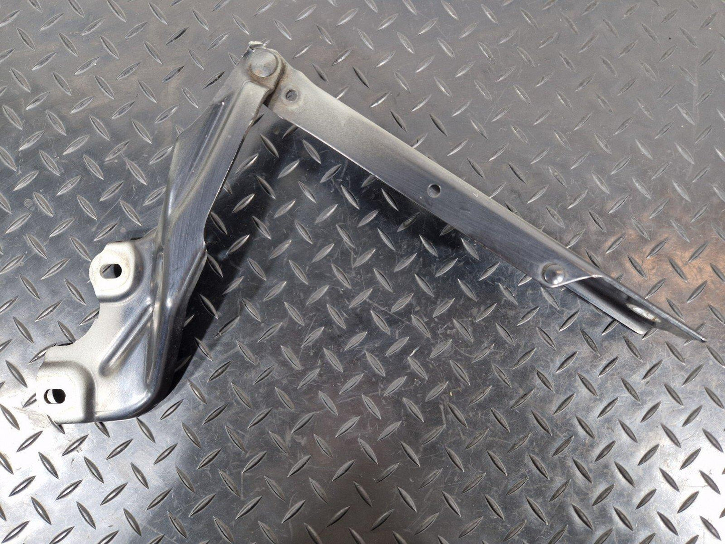 10-18 AUDI A7 4G S-LINE FRONT HOOD BONNET DRIVERS RIGHT SIDE HINGE 4G8823302D