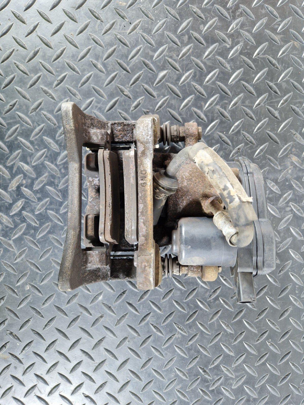 15-18 AUDI A7 4G GENUINE REAR RIGHT O/S/R/ COMPLETE BRAKE CALIPER 32337647D