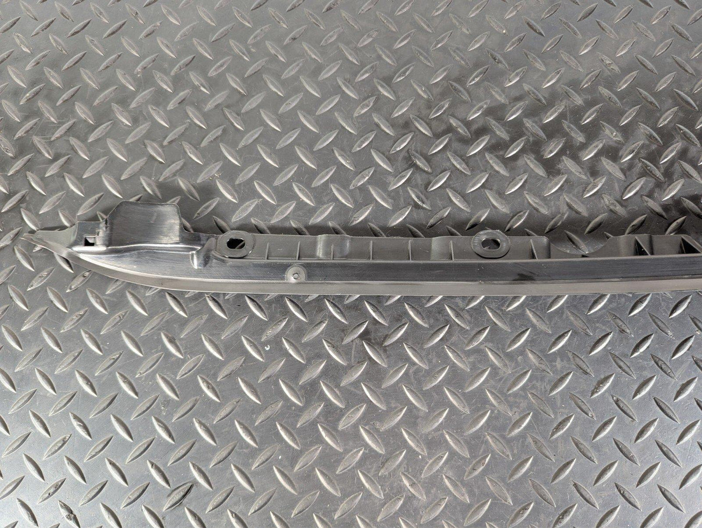 13-19 MERCEDES BENZ CLA C117 FRONT RIGHT O/S SIDE BONNET SEAL A1178800297