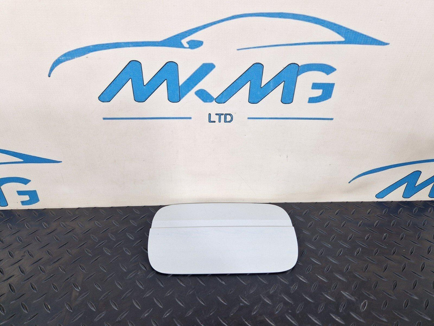16-19 AUDI A4 B9 S-LINE GENUINE FUEL DOOR FLAP IN GLACIER WHITE 8W0809907 LS9R
