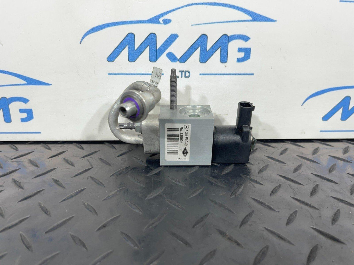 14-21 MERCEDES C300h W205 AIR CON OFF VALVE & PUMP LINE A2058307401 A2058307901