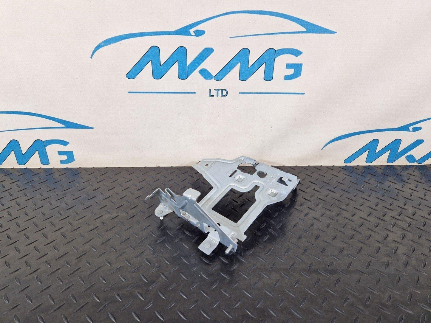 14-21 MERCEDES BENZ W205 FUSE BOX RELAY HOLDER BRACKET A2055451740