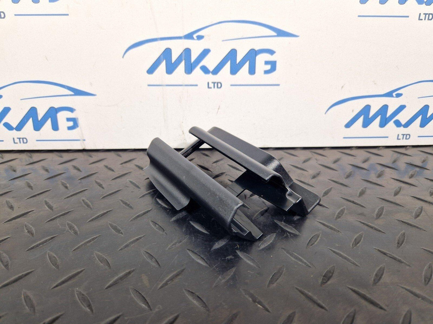 14-21 MERCEDES BENZ C200d W205 OEM FRONT SEAT GUIDE RAIL END COVER A2059190800