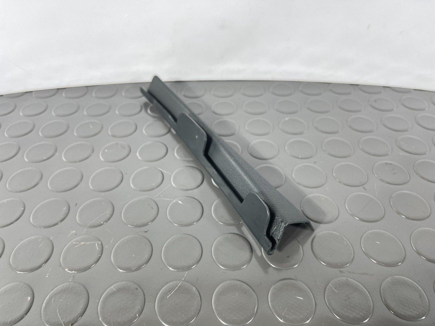 16-19 AUDI A4 B9 SALOON GENUINE RIGHT DRIVER SIDE A PILLAR BRACKET 8W0868204