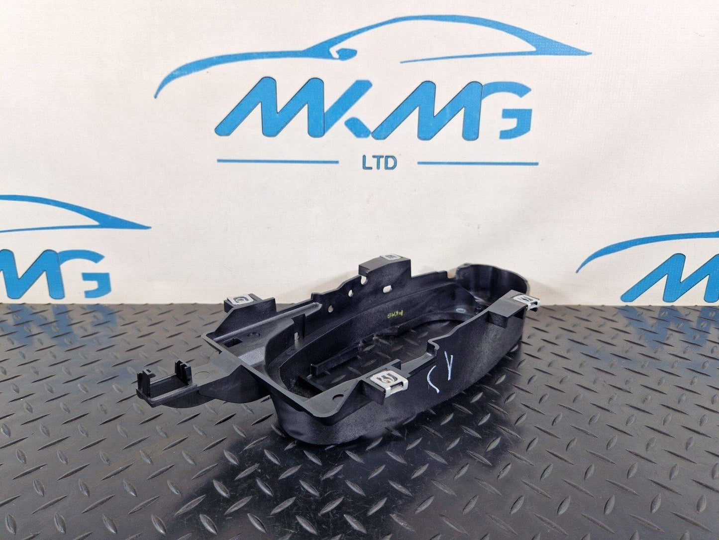 16-19 AUDI A4 B9 GENUINE OEM GEARSTICK MOUNTING PLATE BRACKET 8W0863531