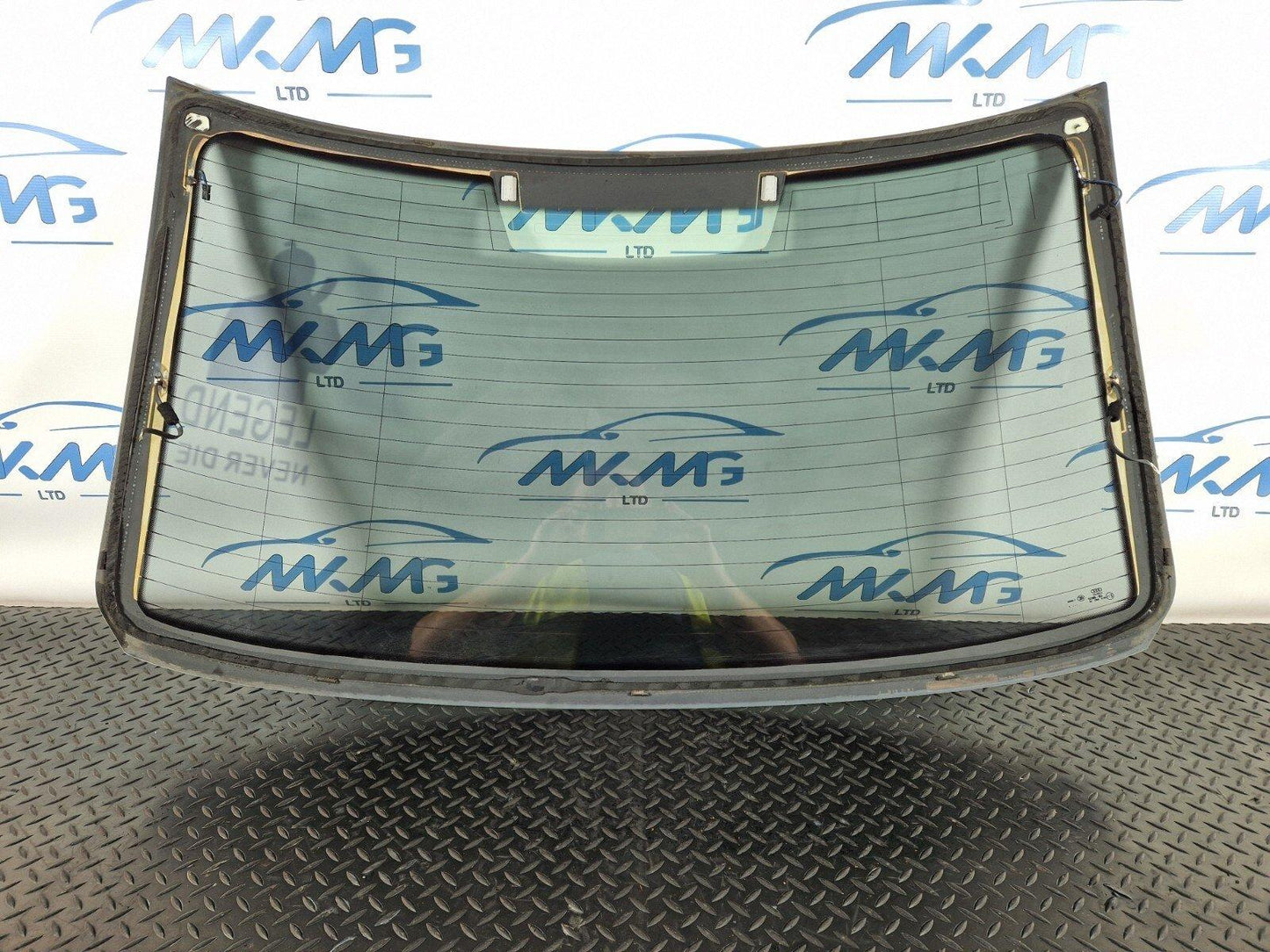 16-19 AUDI A4 B9 GENUINE OEM REAR WINDSHIELD WINDSCREEN WINDOW GLASS 8W5845501