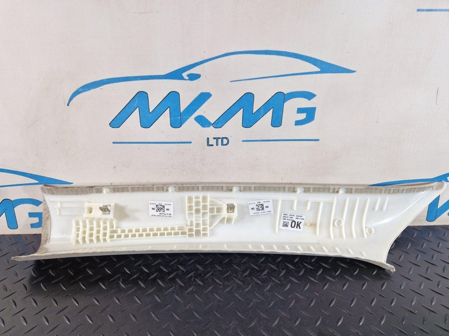 19-ON RANGE ROVER EVOQUE L551 A PILLAR COVER TRIM RIGHT DRIVER SIDE K8D203510
