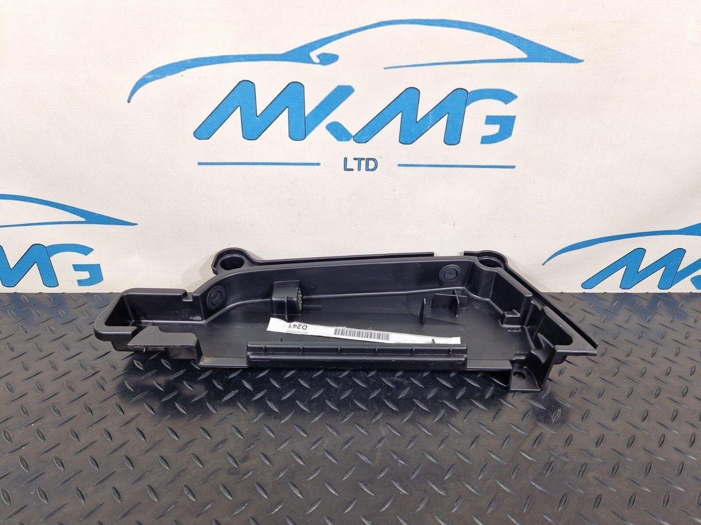 14-21 MERCEDES BENZ C220d W205 WARNING TRIANGLE TRAY A2056803903