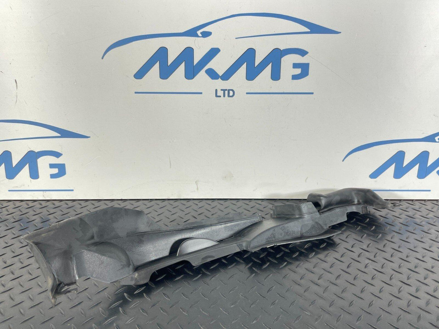 16-19 AUDI A4 B9 GENUINE RIGHT DRIVER SIDE WING RUBBER SEAL 8W0821170