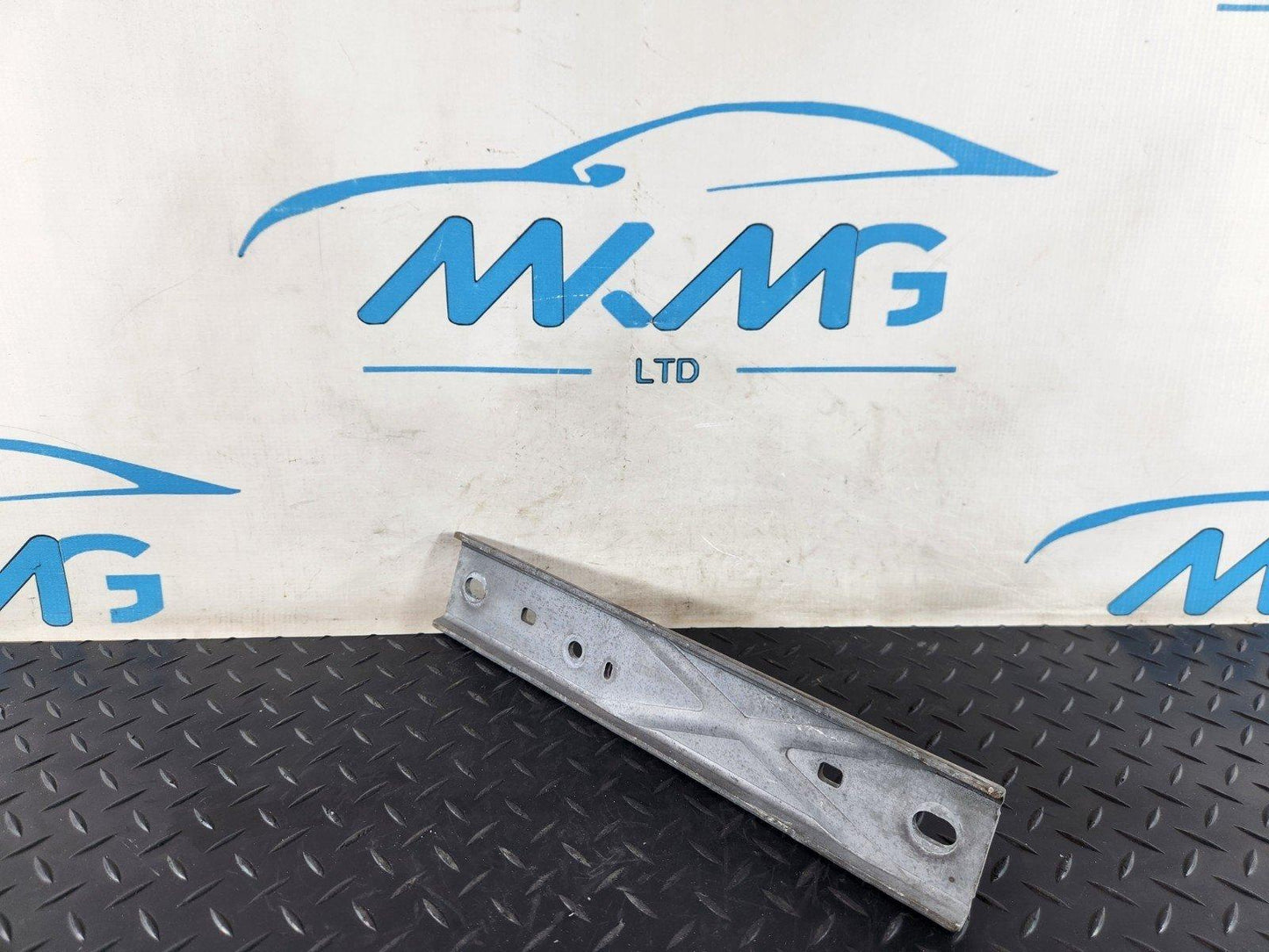 19-ON MERCEDES BENZ B CLASS W247 GENUINE EXHAUST HOLDER BRACKET A2474921400