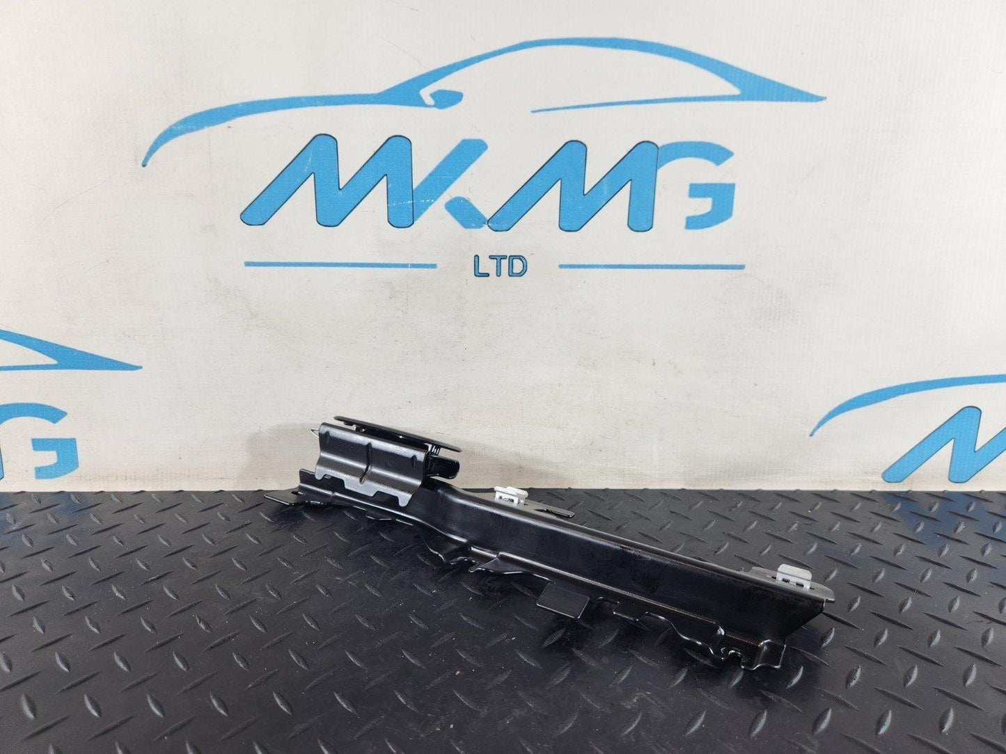 16-22 MERCEDES BENZ X253 GENUINE REAR ROOF HANDLE BRACKET HOLDER A2538150631