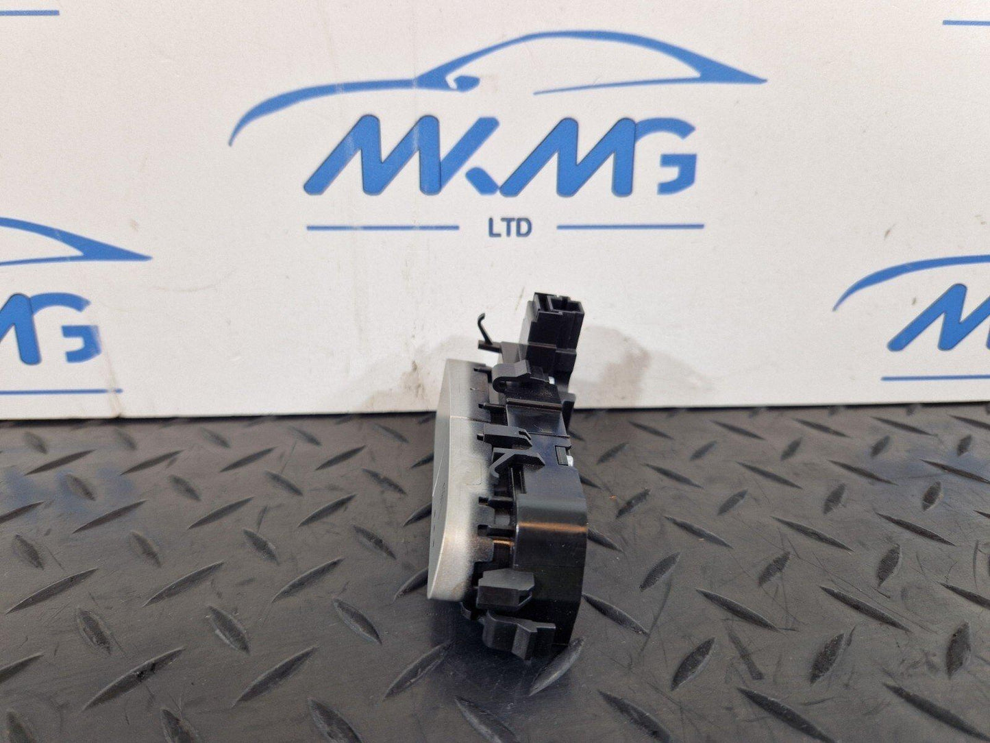GENUINE MERCEDES BENZ OEM SEAT HEATING SWITCH A20590500004