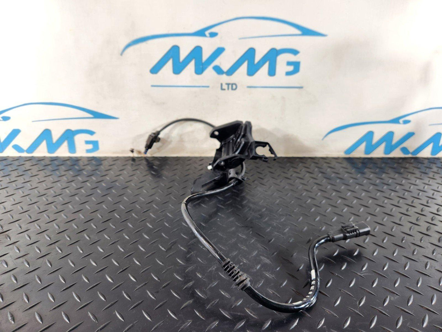 19-ON MERCEDES B CLASS W247 FRONT RIGHT BRAKE HYDRAULIC LINE BRACKET A1774214600