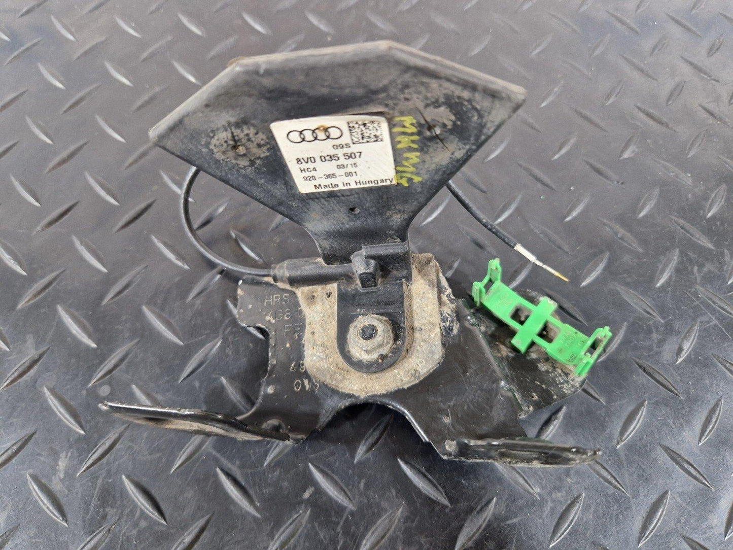 12-18 AUDI A6 C7 ANTENNA AERIAL AMPLIFIER RIGHT SIDE 8V0035507