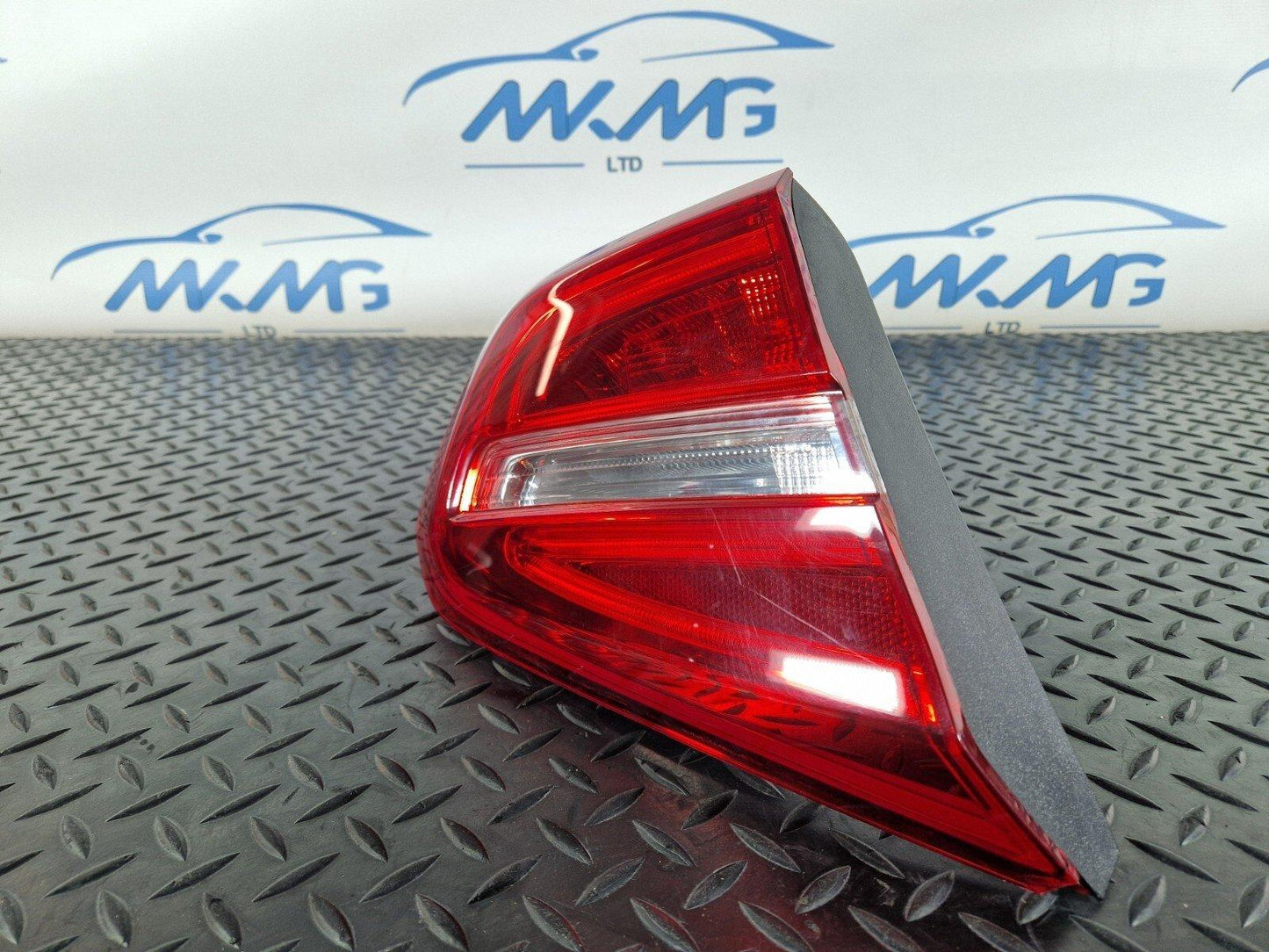14-20 MERCEDES GLA X156 AMG REAR LEFT N/S/R INNER LED LIGHT A1569061158 DAMAGED