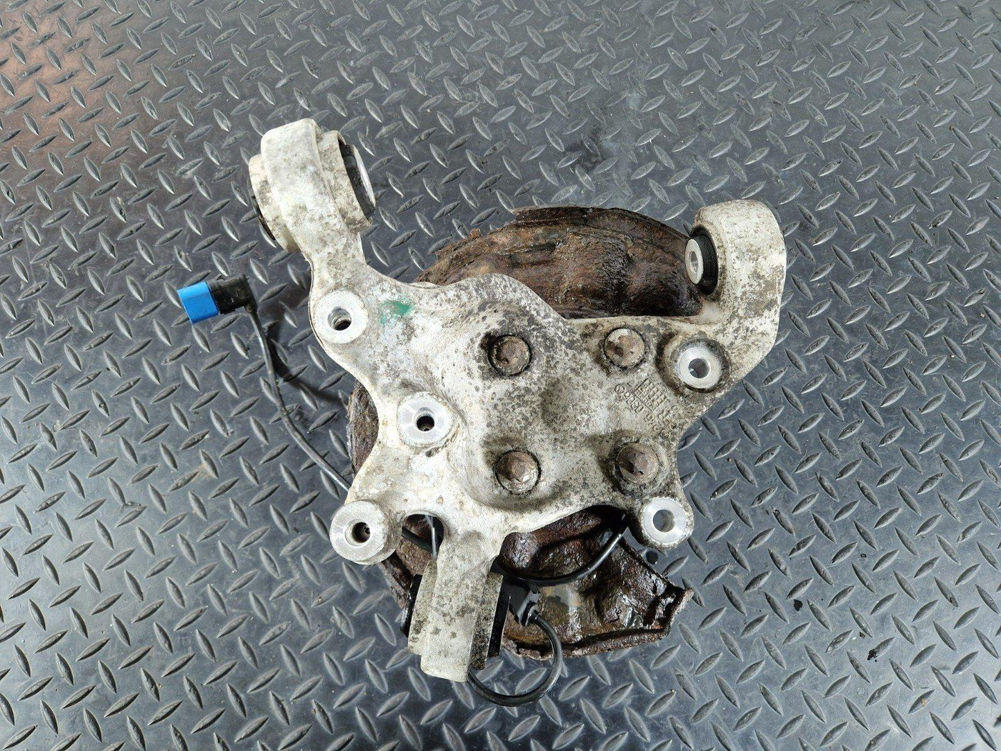 12-18 MERCEDES BENZ B-CLASS W246 REAR LEFT N/S WHEEL HUB & BEARING A2460306