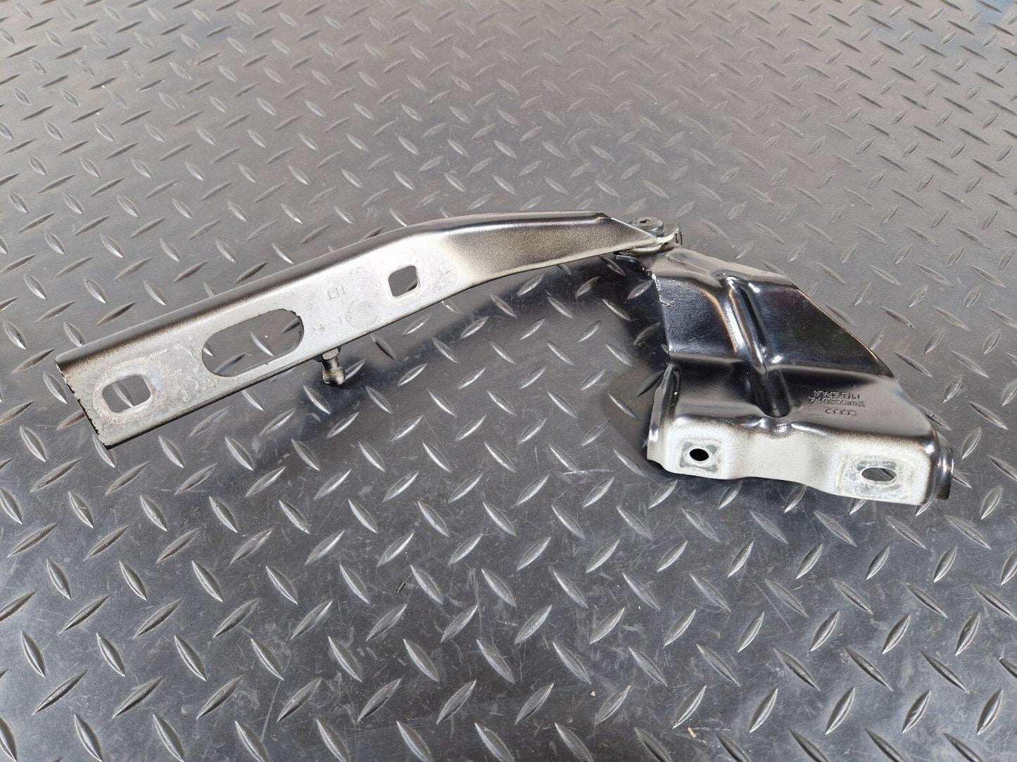 12-17 AUDI Q5 S-LINE GENUINE OEM FRONT LEFT BONNET HINGE 8R0823301A