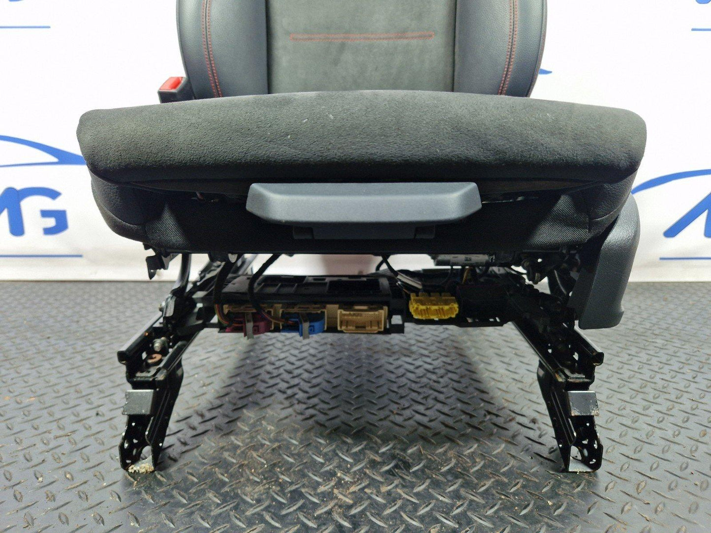 19-ON MERCEDES BENZ B CLASS W247 GENUINE FRONT LEFT N/S HEATED HALF LEATHER SEAT
