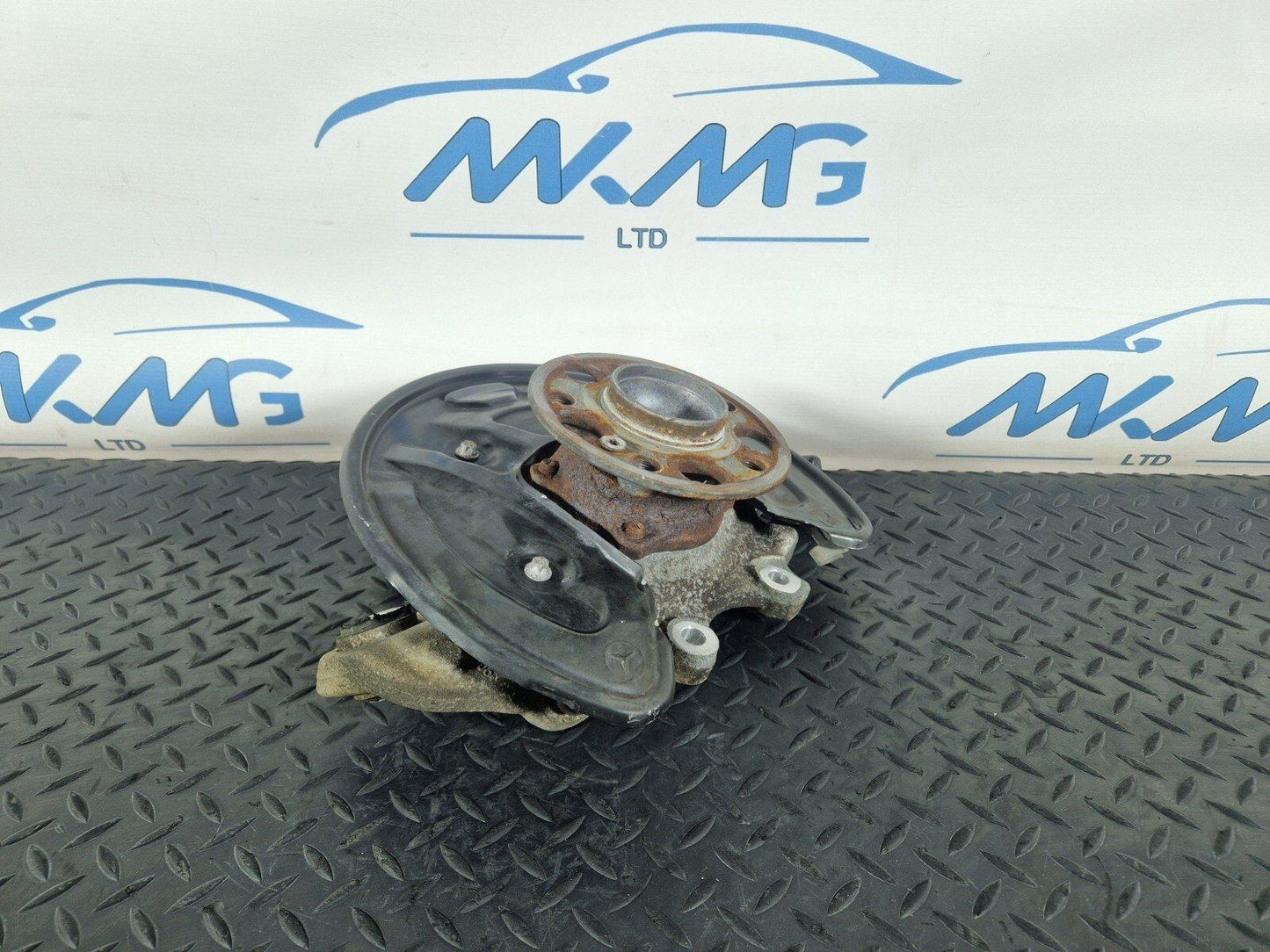 14-21 MERCEDES BENZ C200 W205 REAR LEFT N/S WHEEL HUB CARRIER A2053500141