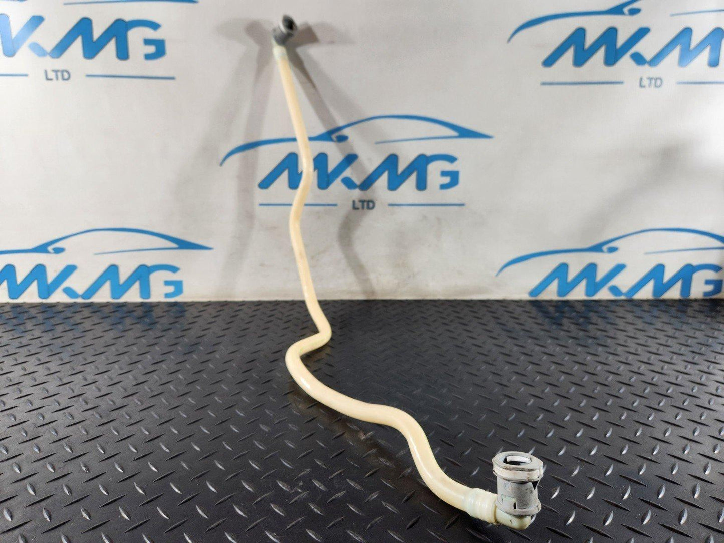 19-ON MERCEDES BENZ B CLASS W247 GENUINE FUEL PIPE HOSE LINE A2474701602