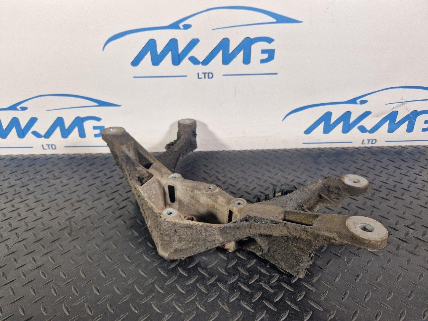 16-19 AUDI A4 B9 GENUINE MANUAL GEARBOX TRANSMISSION BRACKET 8W0399262AD