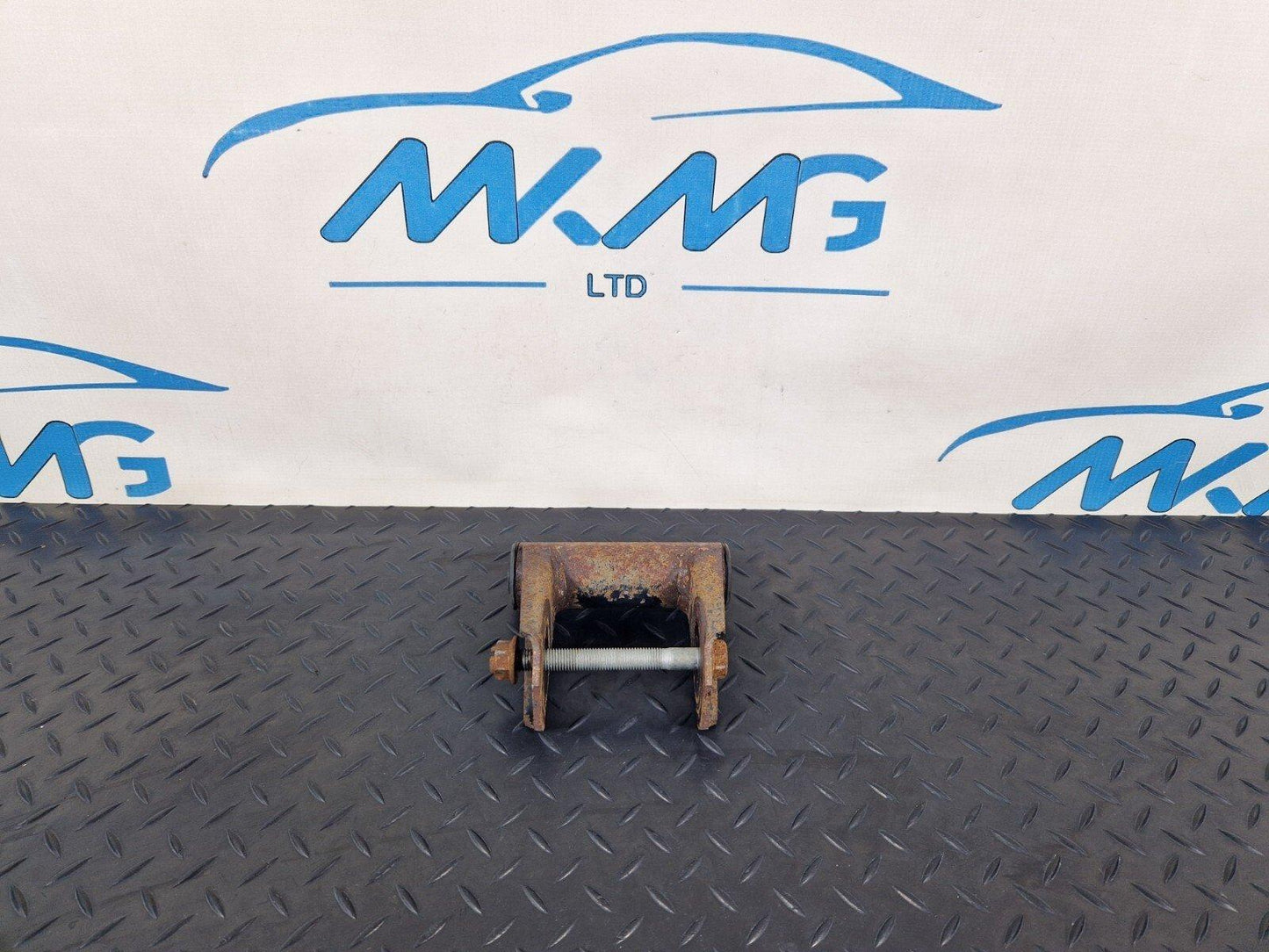 18-ON MERCEDES SPRINTER W907 W910 GENUINE REAR SPRING MOUNT A9063200063