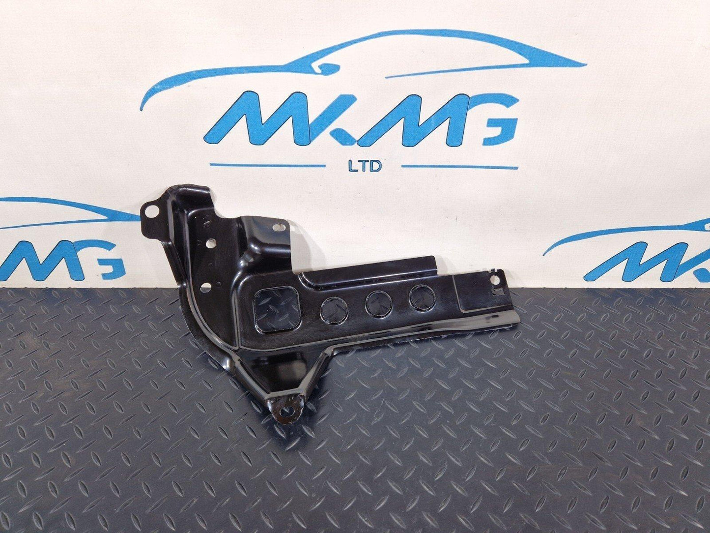 14-21 MERCEDES BENZ C200 W205 BOOT TRUNK FLOOR RIGHT SUPPORT BRACKET A2056100002